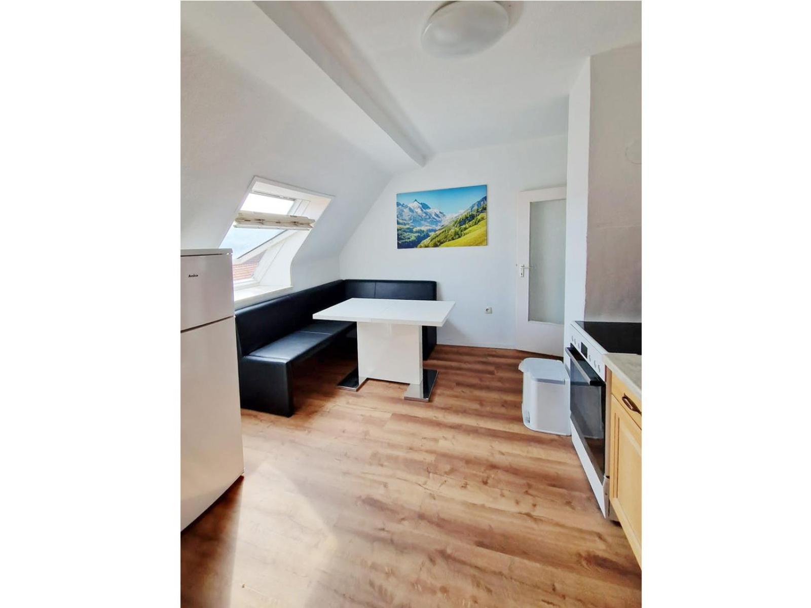 Wohnung Beth im Dachgeschoss mit Balkon