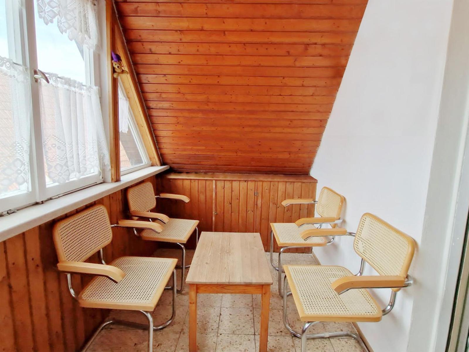 Wohnung Beth im Dachgeschoss mit Balkon