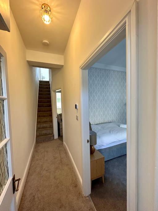 Three bedroom home Manchester, sleeps 8! photo 5