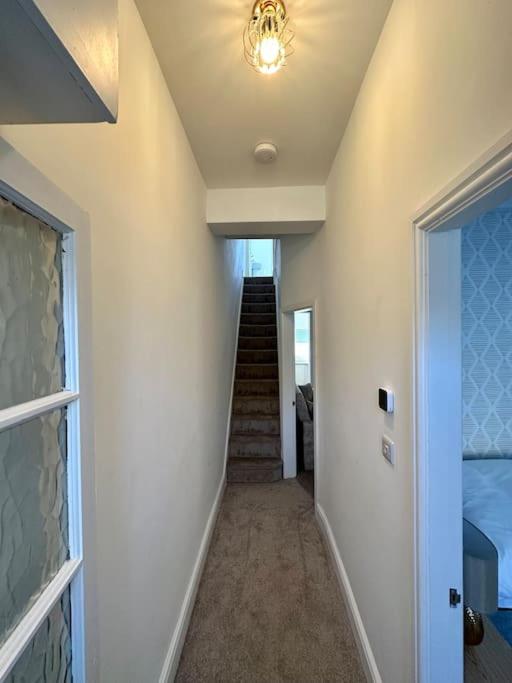 Three bedroom home Manchester, sleeps 8! photo 4