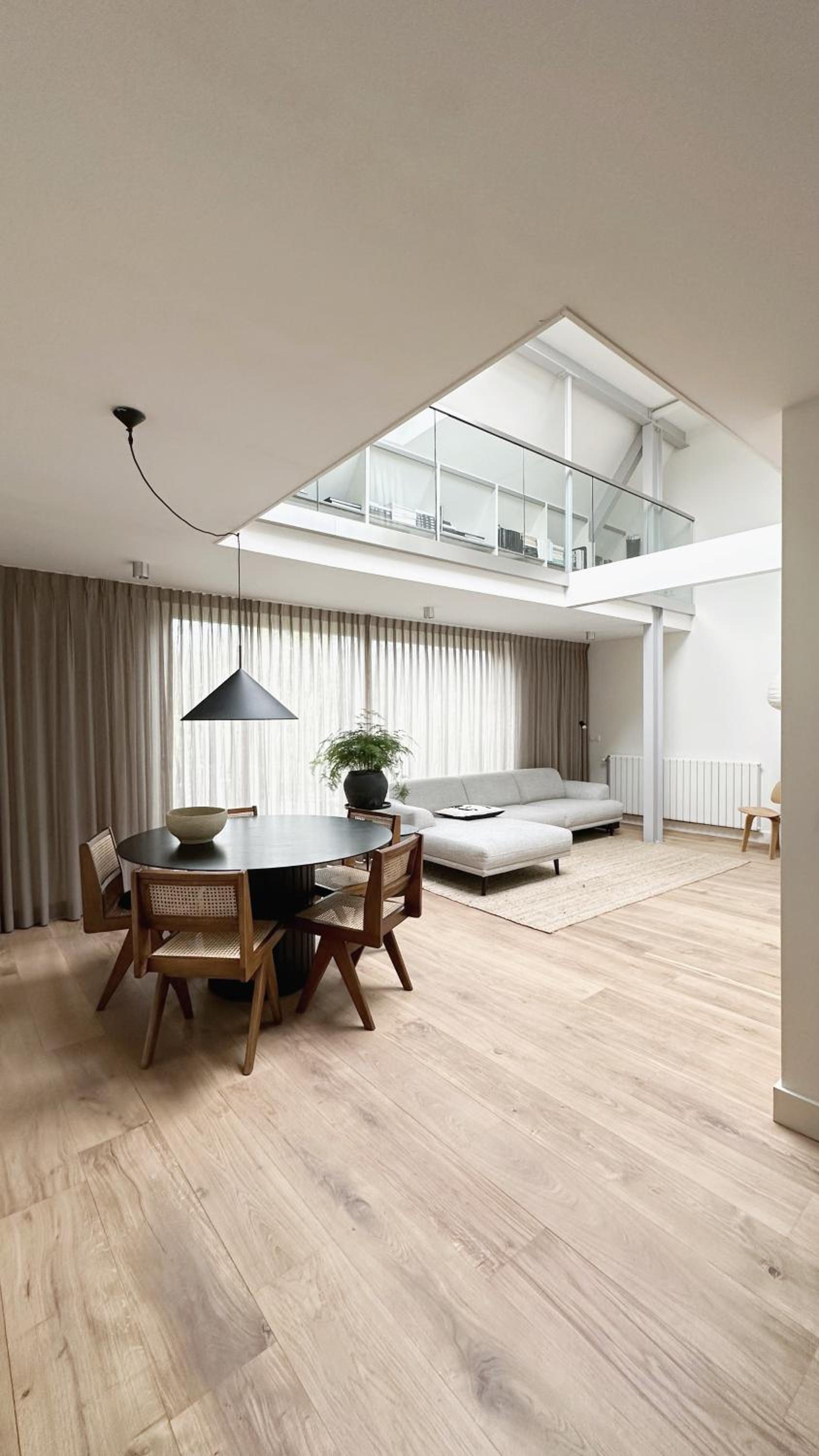 Luxury spacious private loft, between city & beach view 2