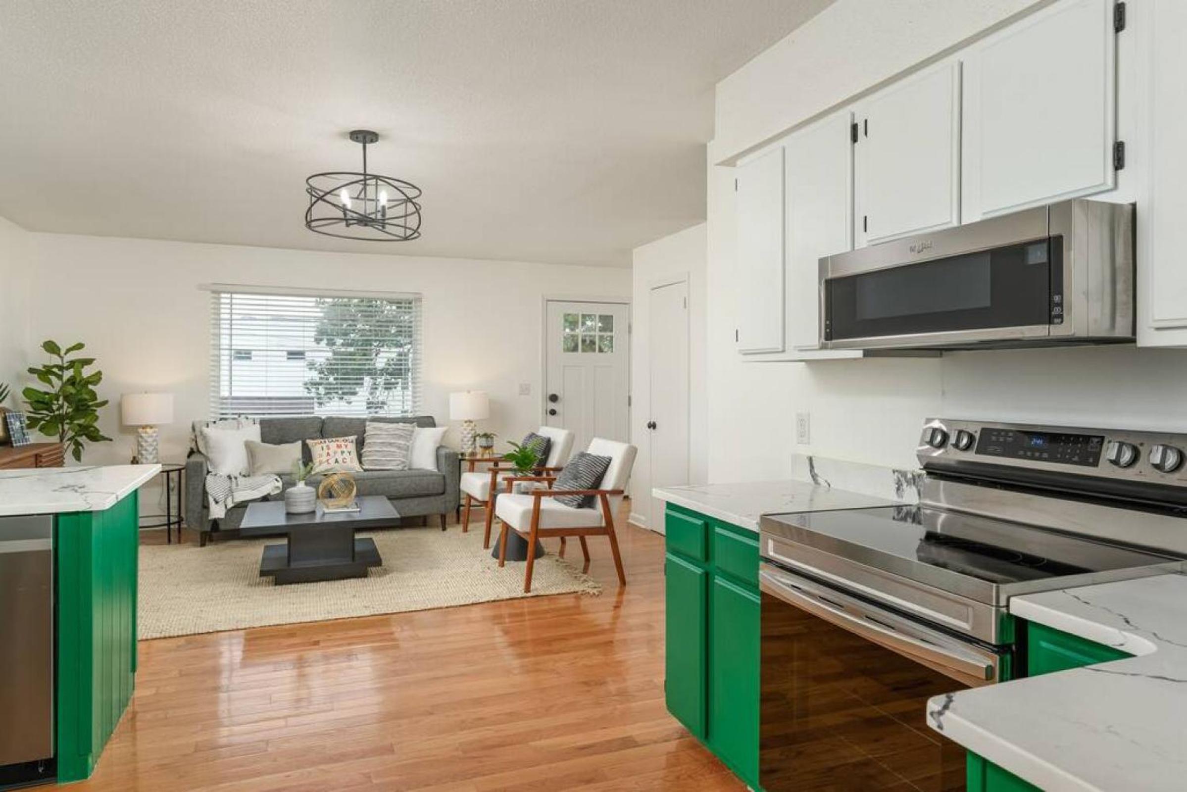 Sunset Cottage - Mtn and Sunset views, GREAT location view 2