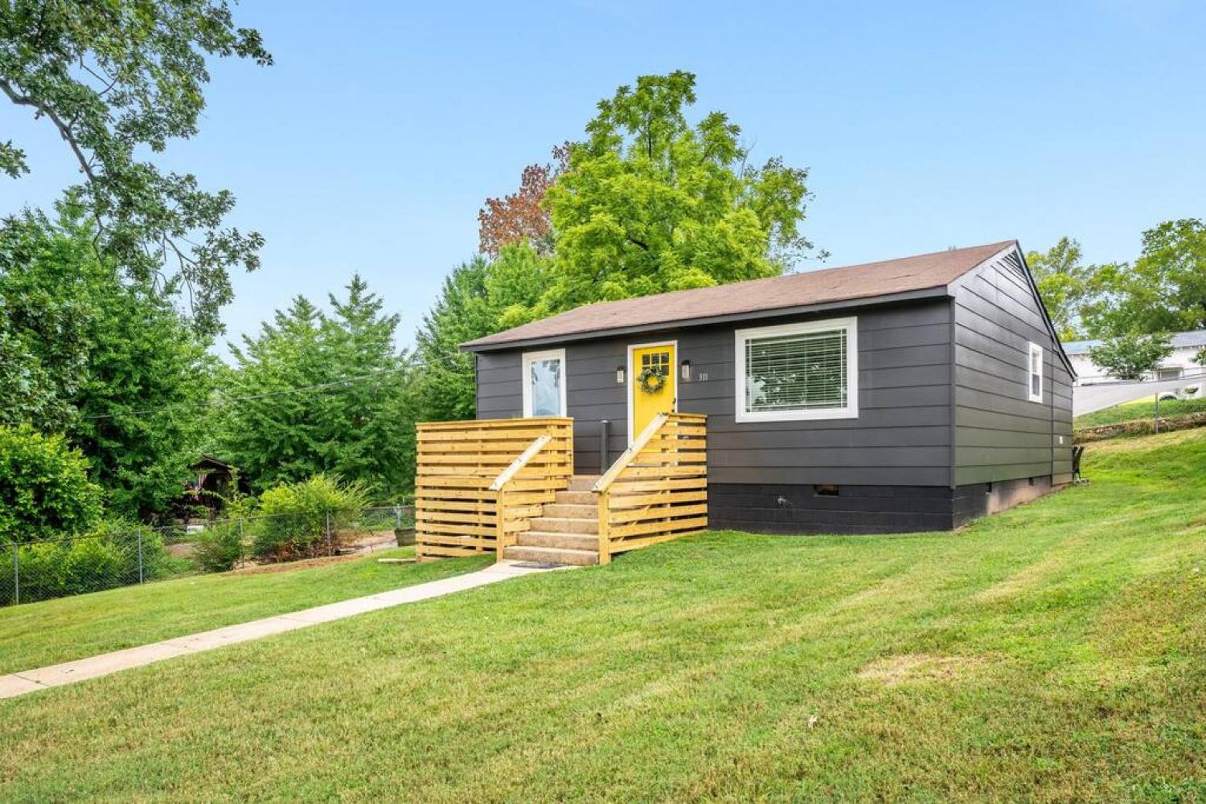 Sunset Cottage - Mtn and Sunset views, GREAT location view 4