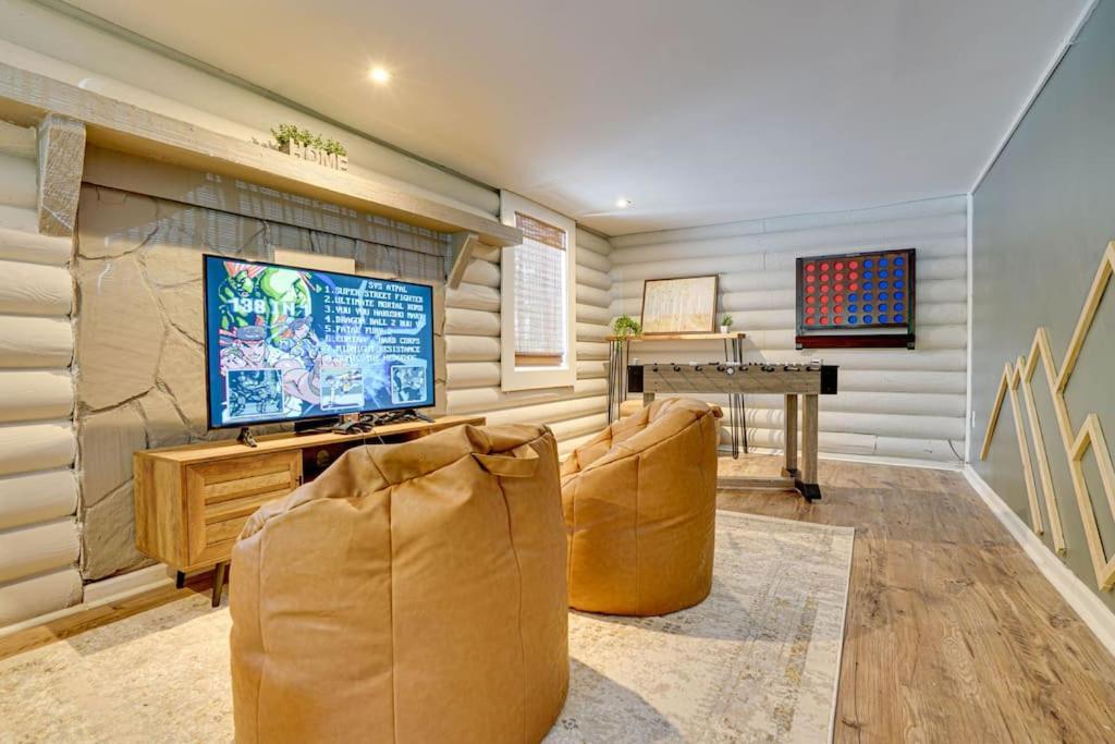 Welcome to The Alpine Luxury Cabin in the City view 5