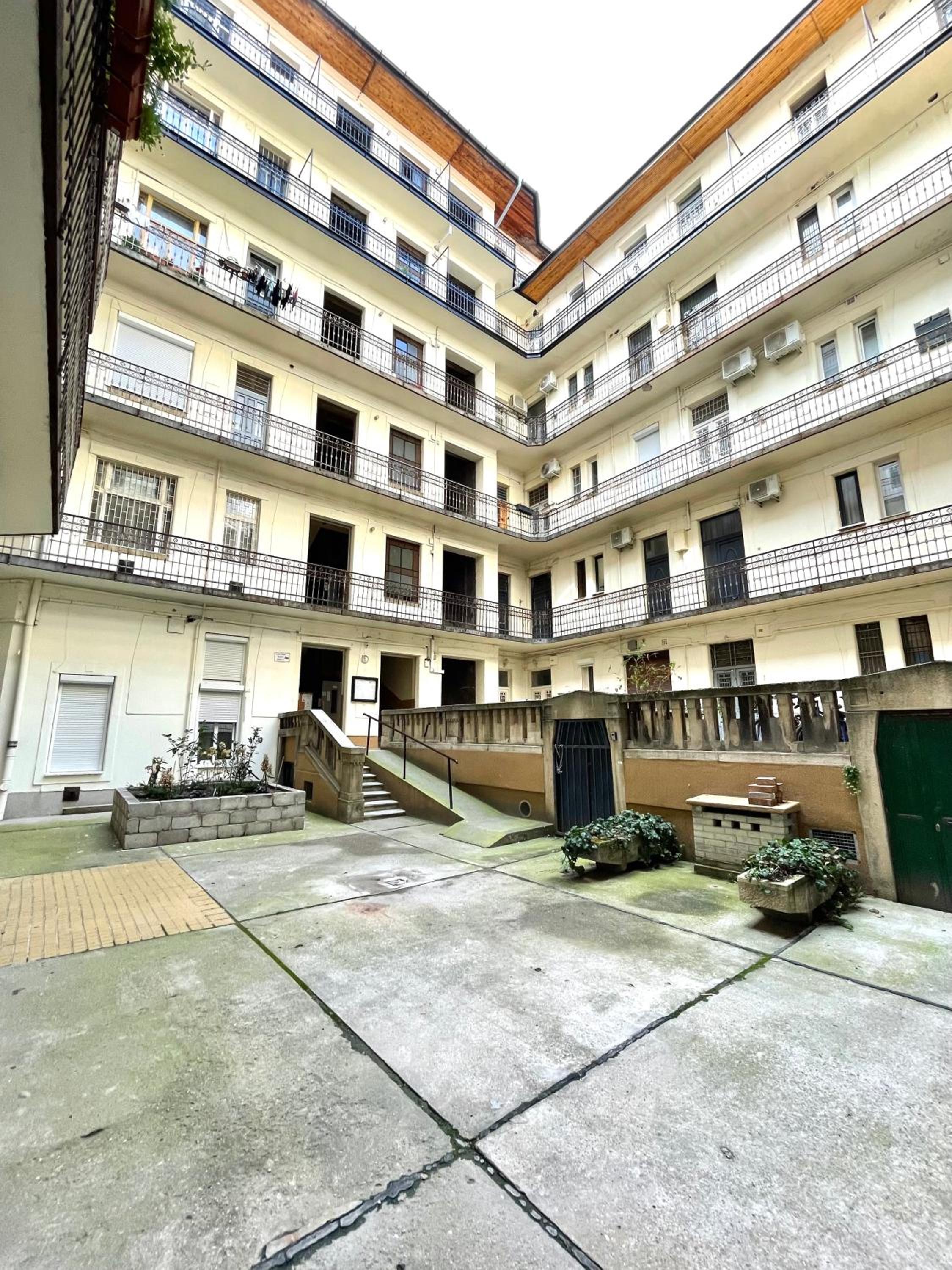Relax Home with 2 bedroom, 2 bathroom for 6 people in the City Centre FREE COFFEE view 3