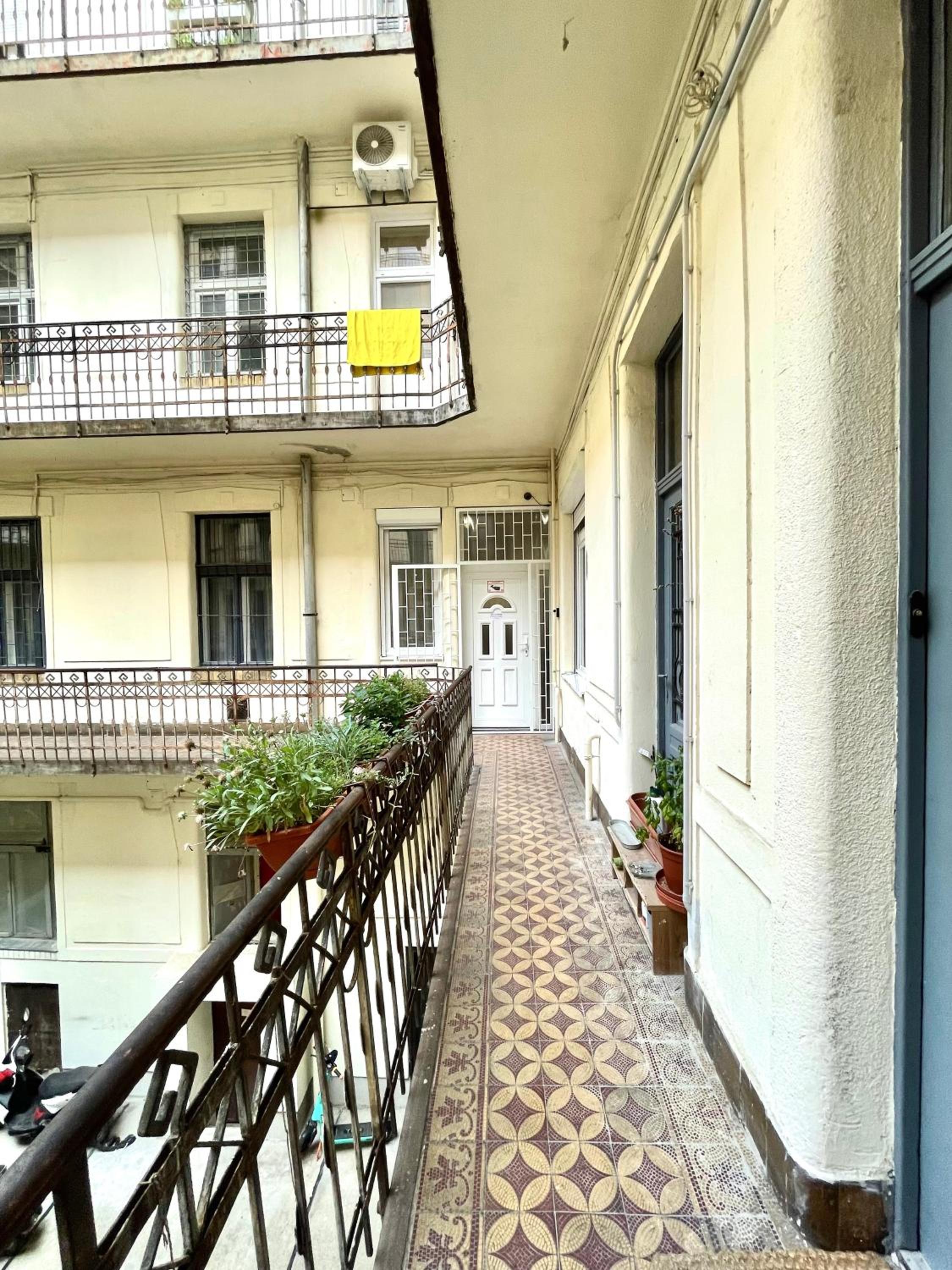 Relax Home with 2 bedroom, 2 bathroom for 6 people in the City Centre FREE COFFEE view 2