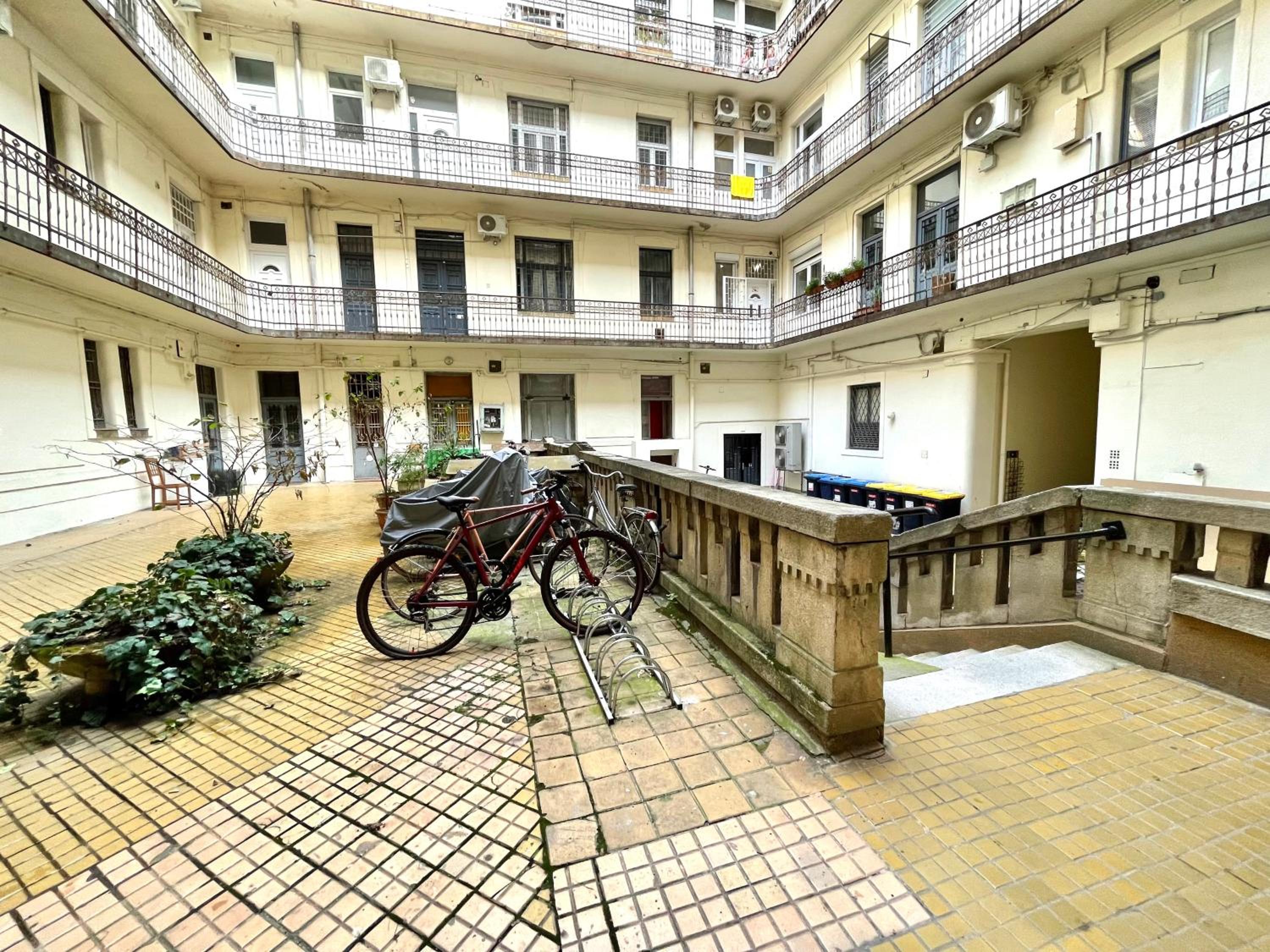 Relax Home with 2 bedroom, 2 bathroom for 6 people in the City Centre FREE COFFEE view 5