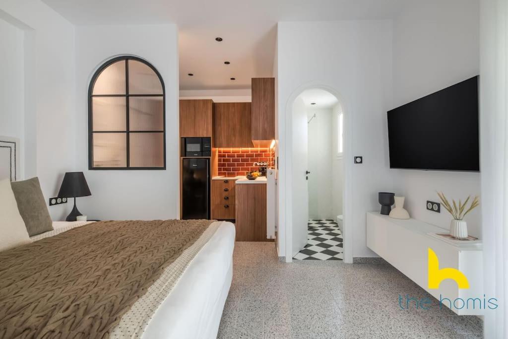 Athenian Retro-Chic Studio, Steps From Kalimarmaro photo 2