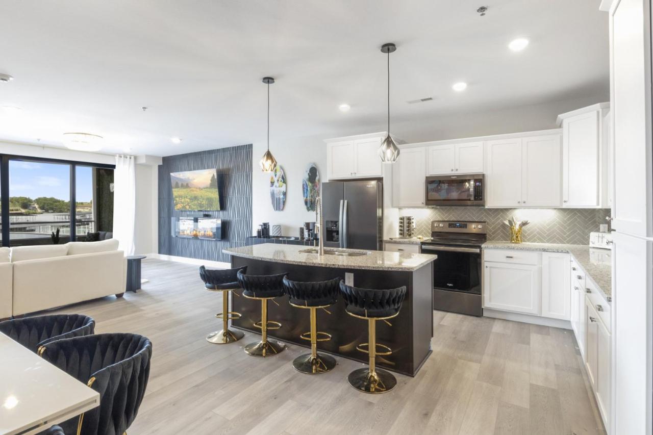 Off The Hook, Topsider Condo with 2 pools, Firepits view 3