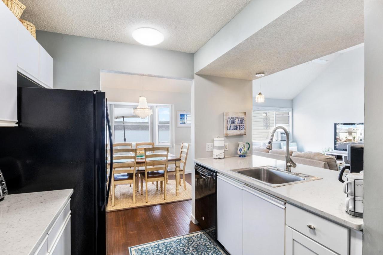 Panoramic Point, Waterfront Condo with Pool, Tennis