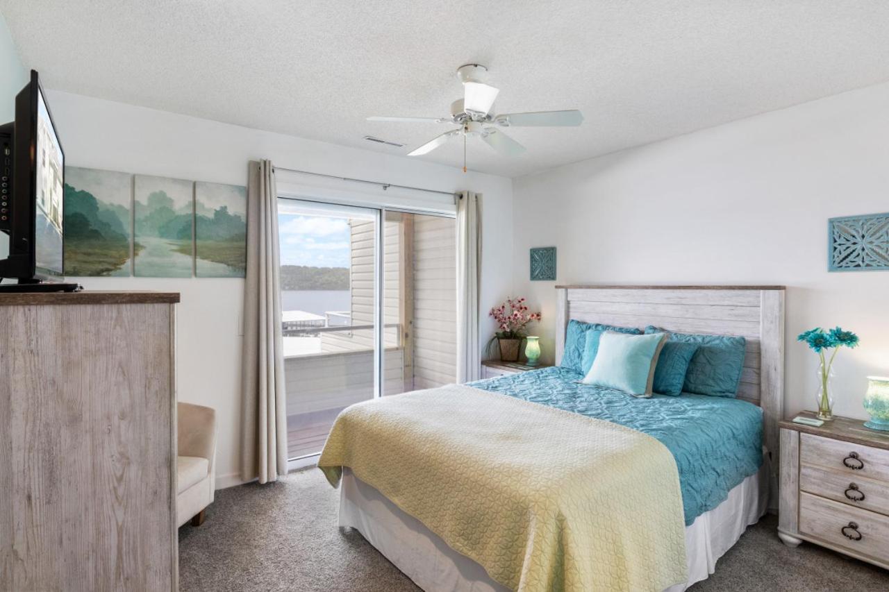 Panoramic Point, Waterfront Condo with Pool, Tennis