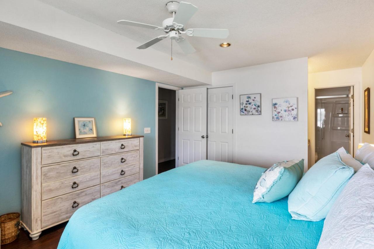 Panoramic Point, Waterfront Condo with Pool, Tennis
