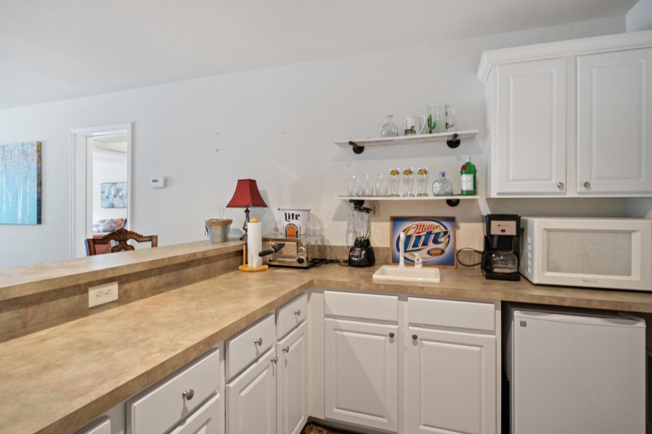 Cedar Heights Delight-Waterfront, Pools, Wet Bar view 4