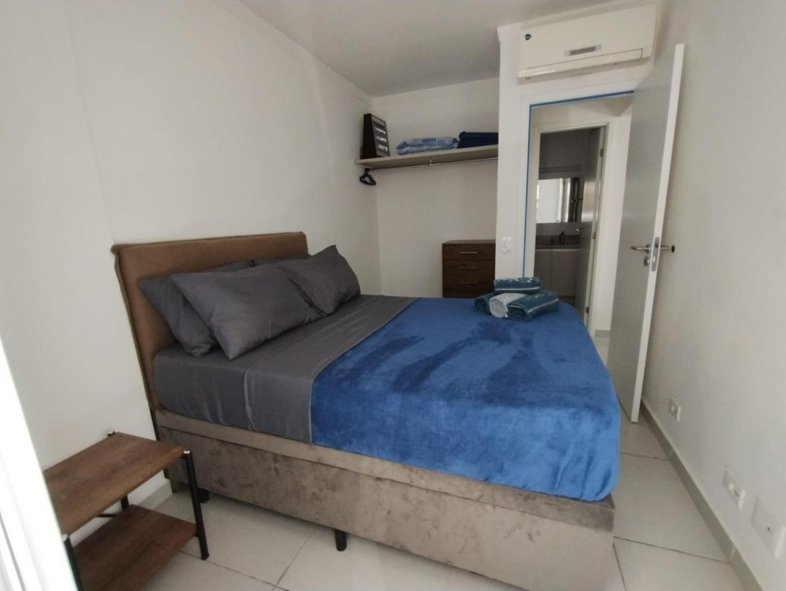 Apartamento na Praia da Guilhermina com Ar Condicionado, Estacionamento Gratuito e WiFi