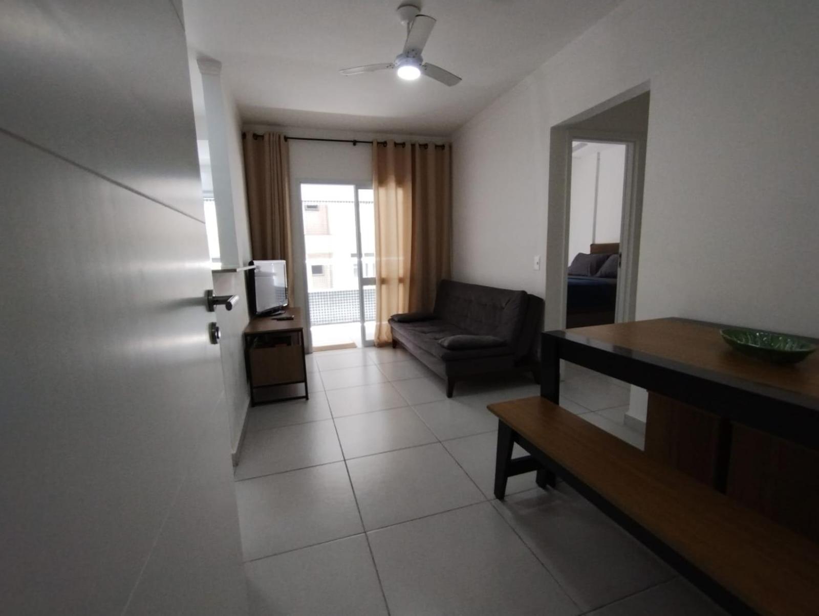 Apartamento na Praia da Guilhermina com Ar Condicionado, Estacionamento Gratuito e WiFi
