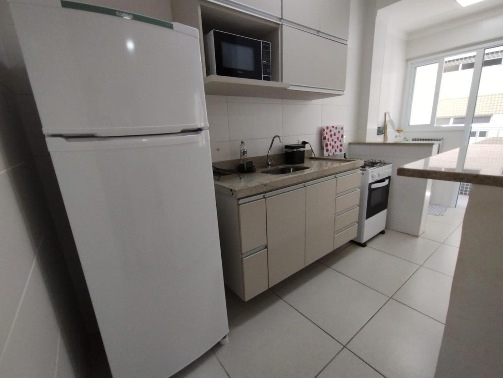 Apartamento na Praia da Guilhermina com Ar Condicionado, Estacionamento Gratuito e WiFi