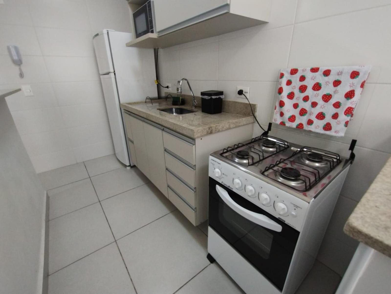 Apartamento na Praia da Guilhermina com Ar Condicionado, Estacionamento Gratuito e WiFi