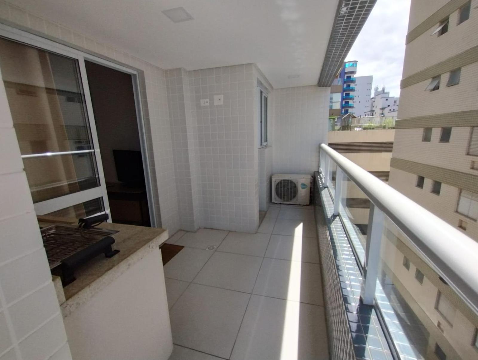 Apartamento na Praia da Guilhermina com Ar Condicionado, Estacionamento Gratuito e WiFi