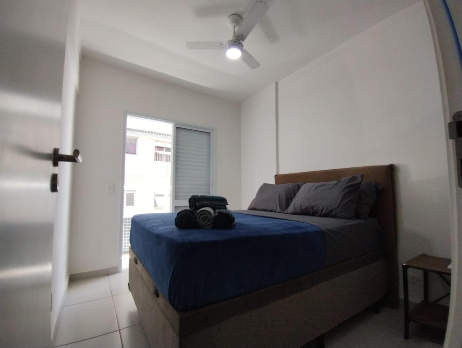 Apartamento na Praia da Guilhermina com Ar Condicionado, Estacionamento Gratuito e WiFi
