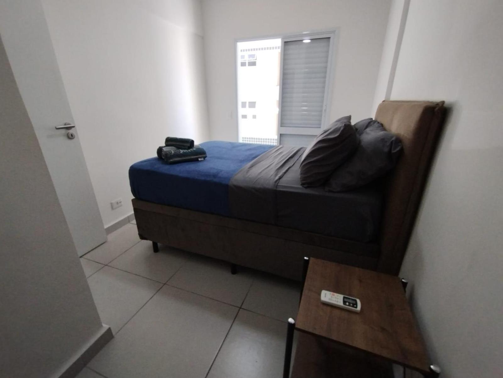 Apartamento na Praia da Guilhermina com Ar Condicionado, Estacionamento Gratuito e WiFi
