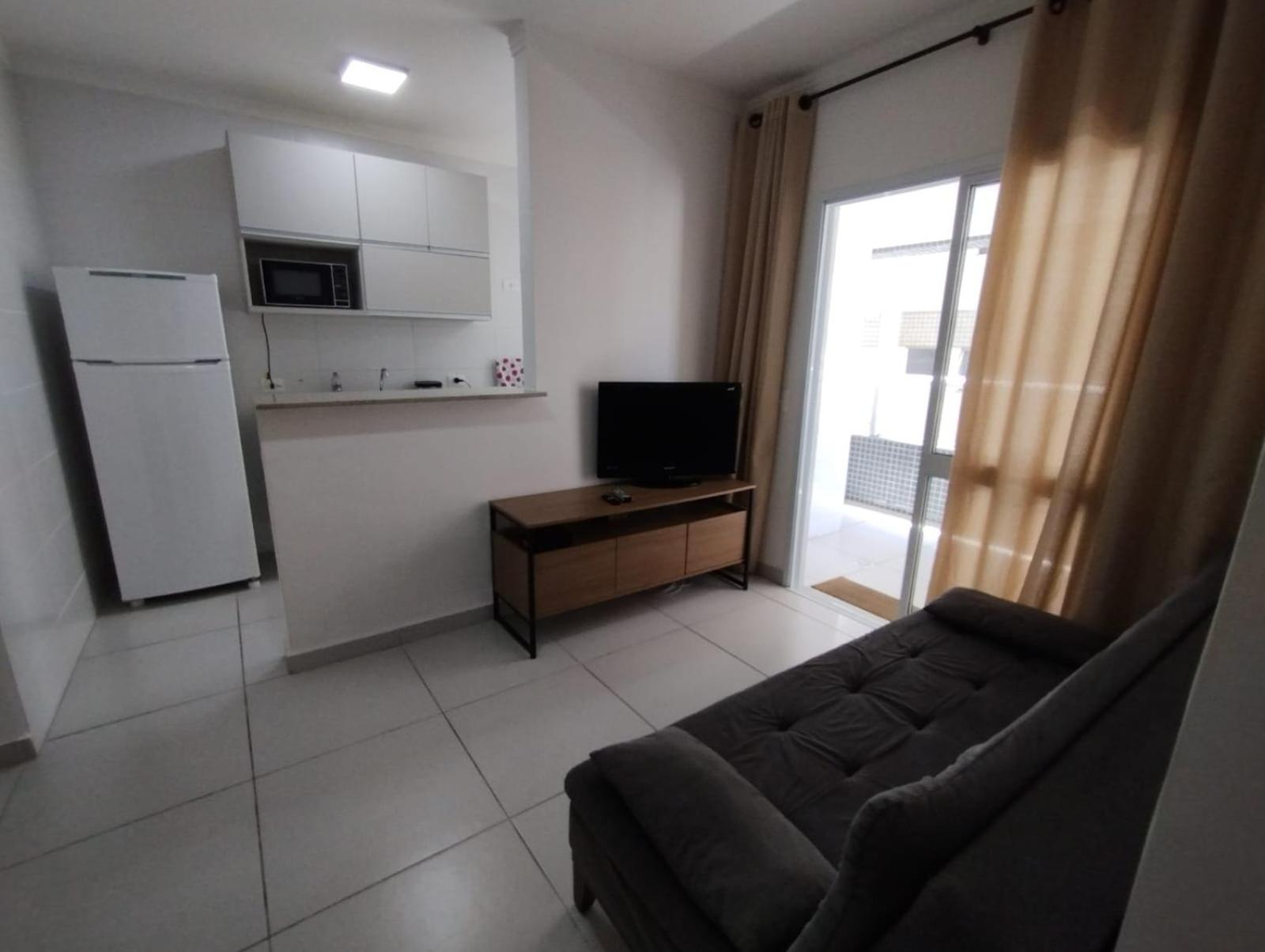Apartamento na Praia da Guilhermina com Ar Condicionado, Estacionamento Gratuito e WiFi