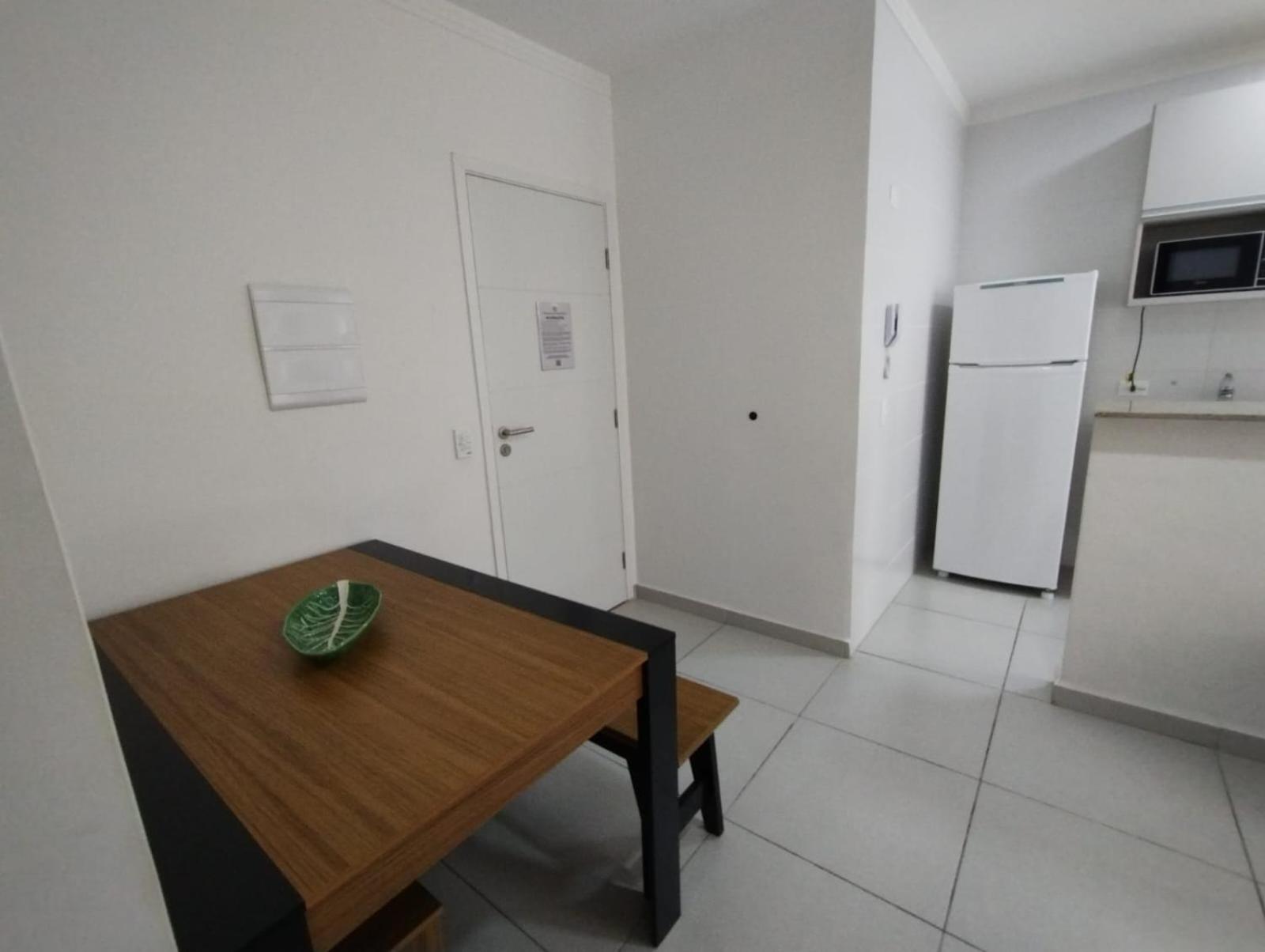 Apartamento na Praia da Guilhermina com Ar Condicionado, Estacionamento Gratuito e WiFi
