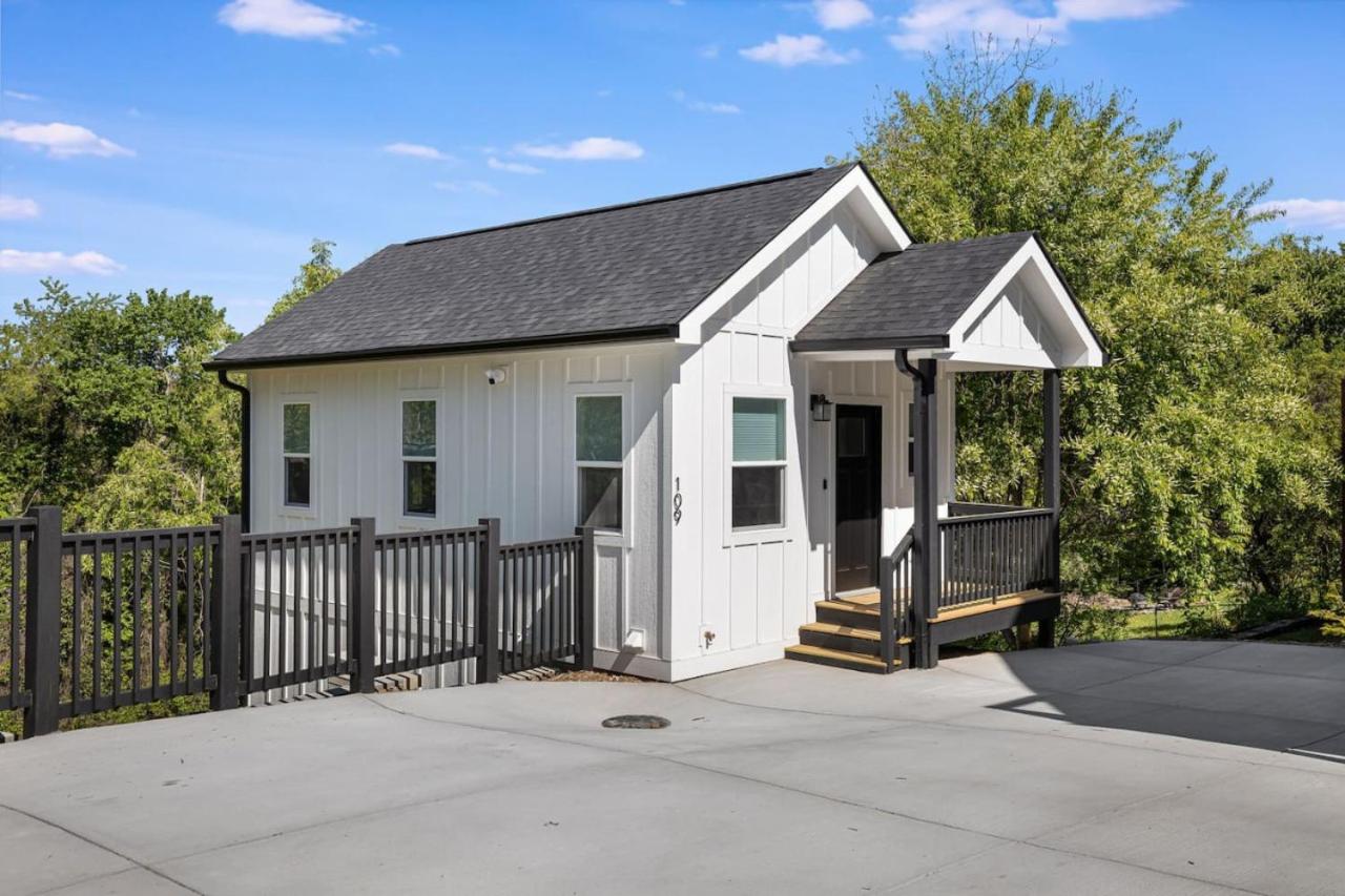 Cozy, Lux 1 Bed Home, Sunny Deck, Walk to Biltmore Village view 3