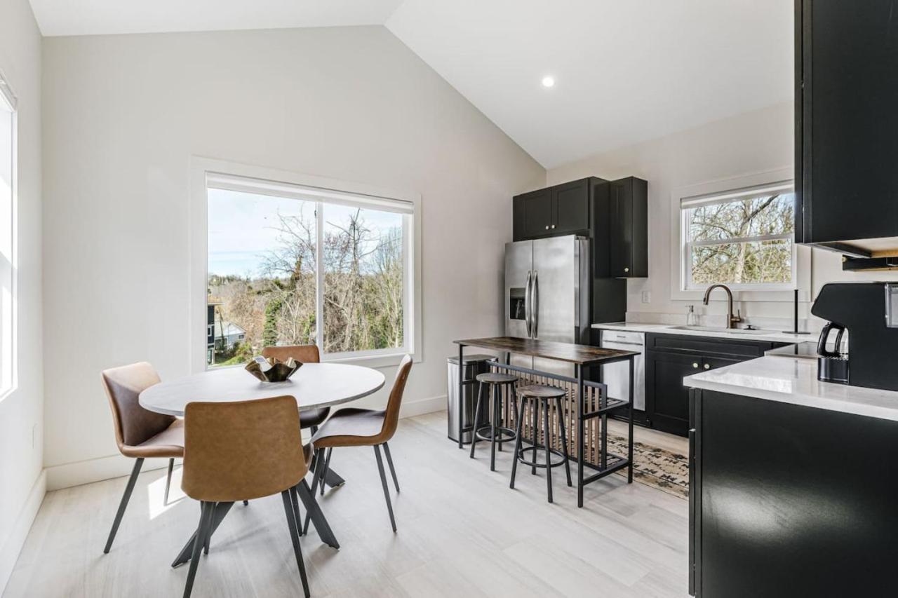 Cozy, Lux 1 Bed Home, Sunny Deck, Walk to Biltmore Village view 5