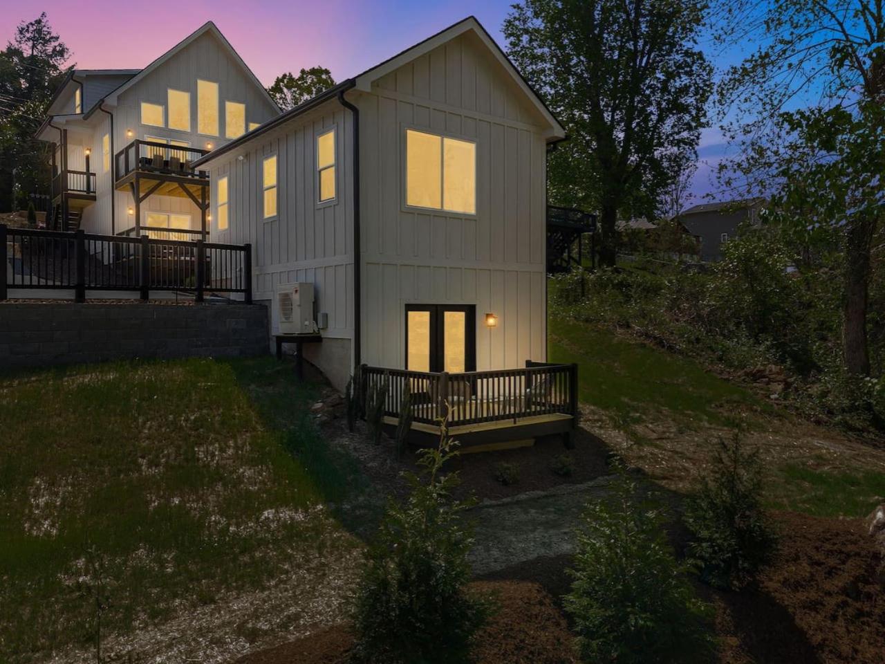 New Designer 1 Bed Home, Walk to Biltmore Village view 5