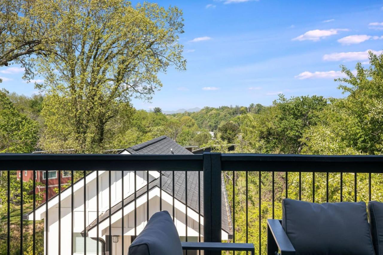 New Biltmore Village 5 Bedroom Home, 2 Decks, Mtn Views view 4