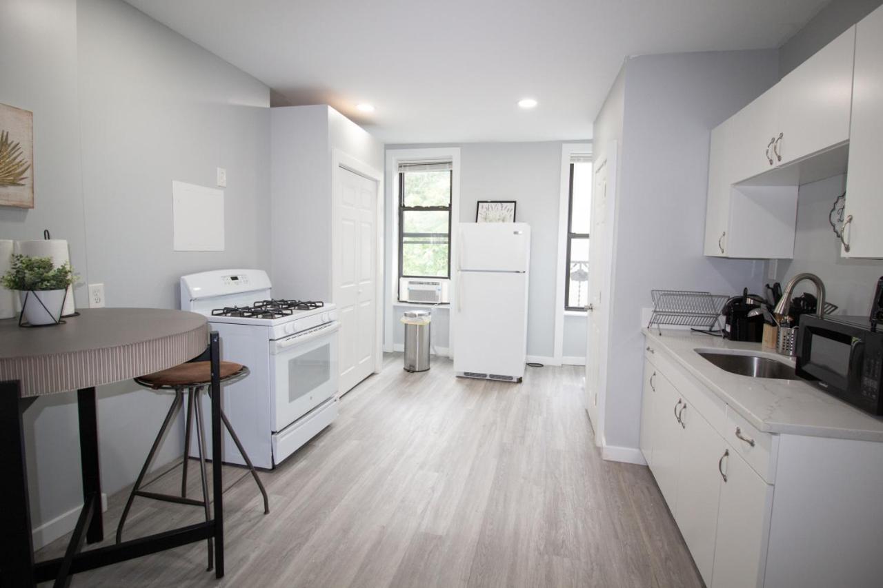 Boho 1-Bedroom Apt 15 Min to Manhattan view 3
