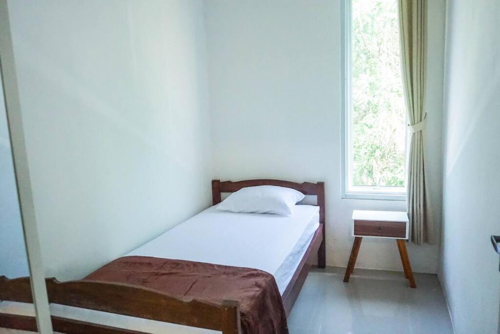 Almahouse guesthouse cirebon