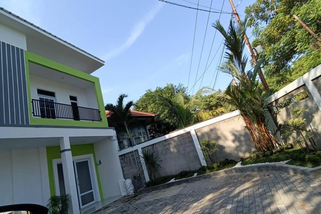 Almahouse guesthouse cirebon