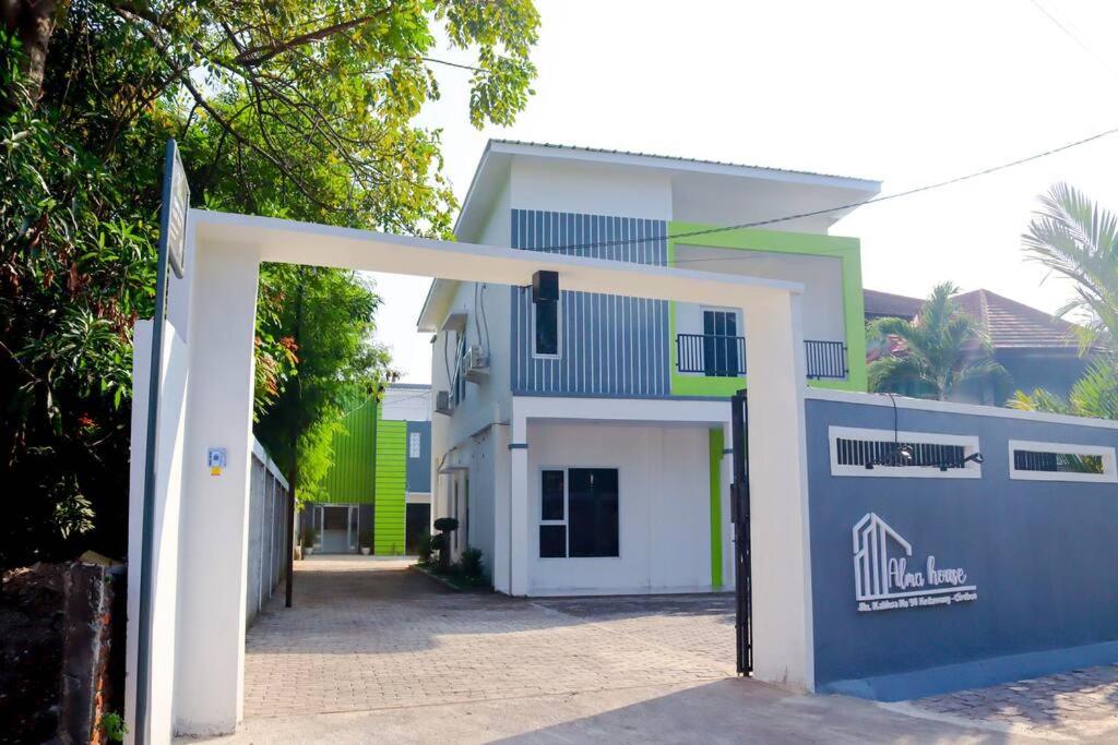 Almahouse guesthouse cirebon