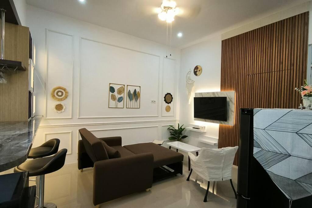 Almahouse guesthouse cirebon