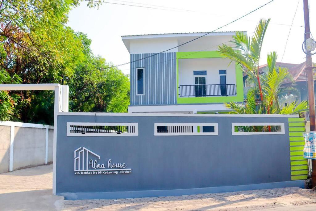 Almahouse guesthouse cirebon