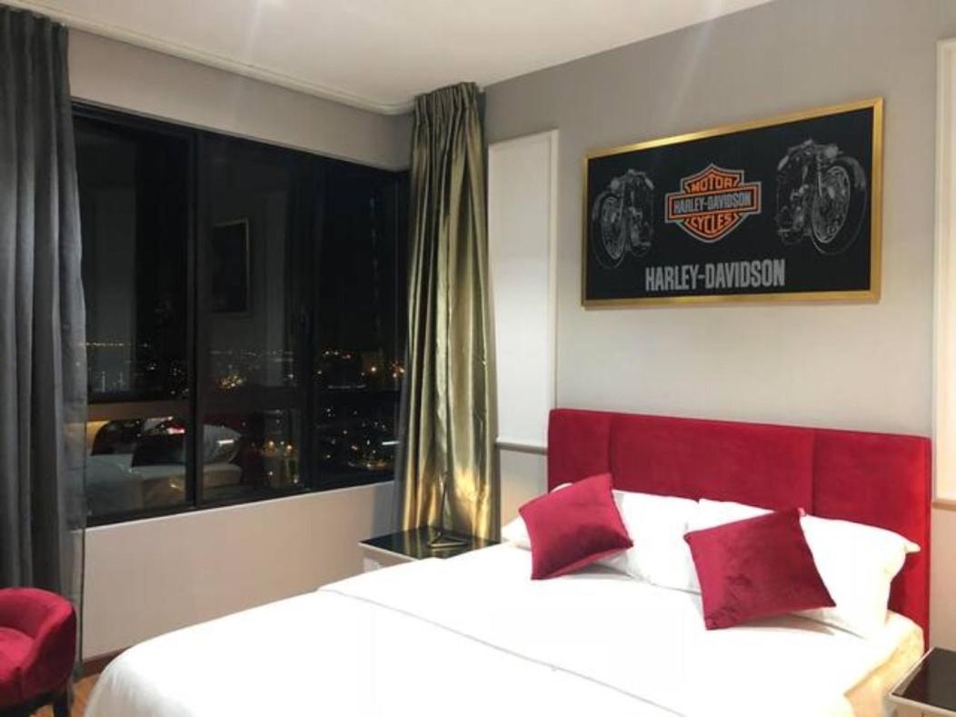 HYDE Tower, Peaceful Corner 2 Rooms and 2 Bathrooms, London Theme with WiFi and Netflix & Coway photo 2
