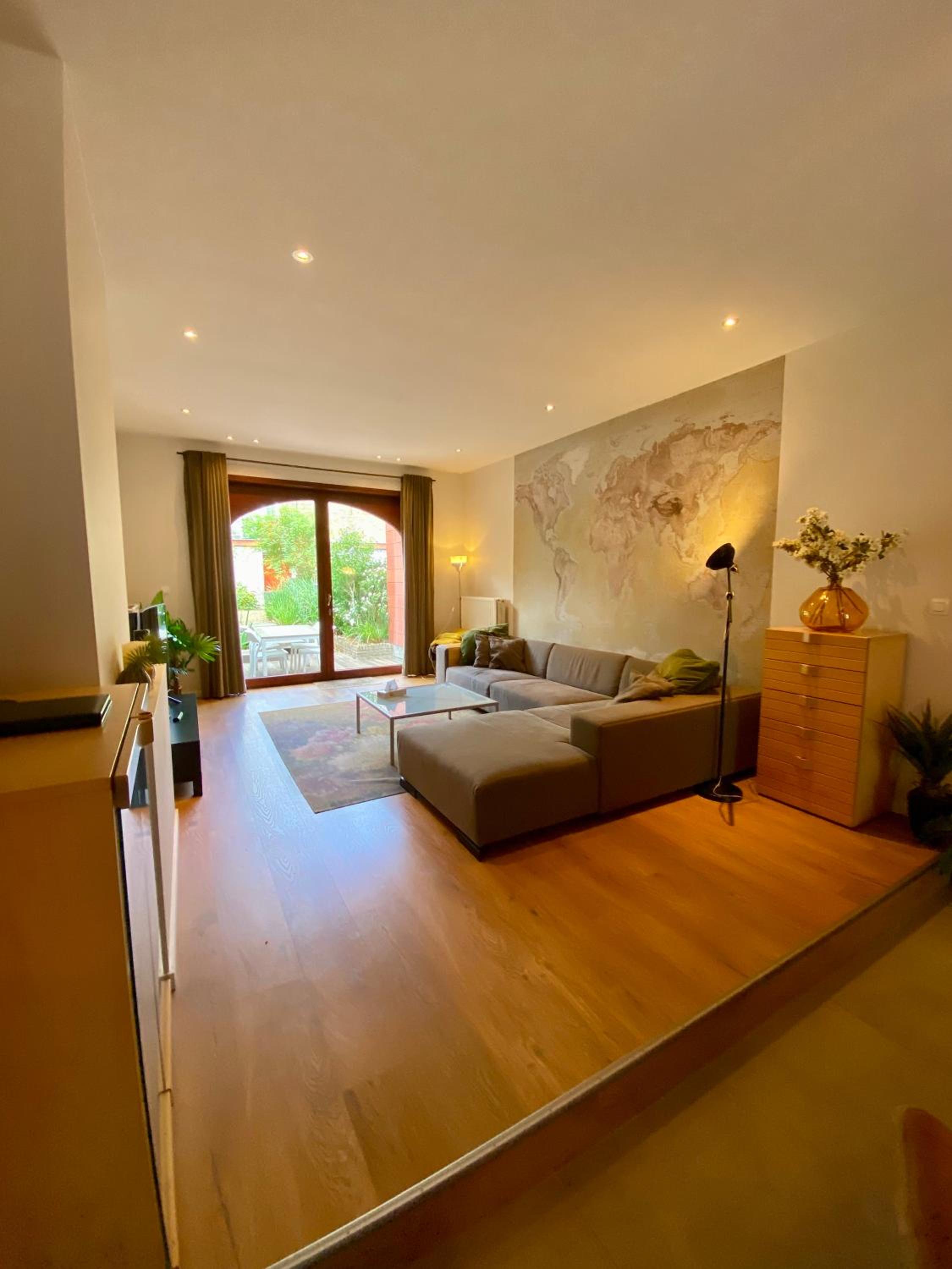 Spacious Design Home with Garden near Centre