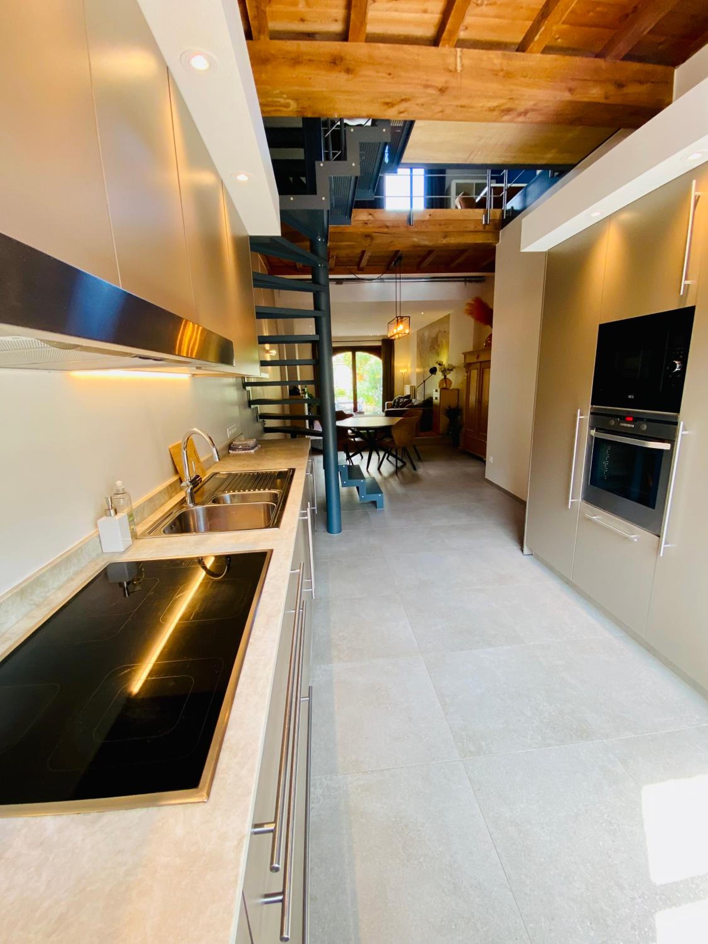 Spacious Design Home with Garden near Centre