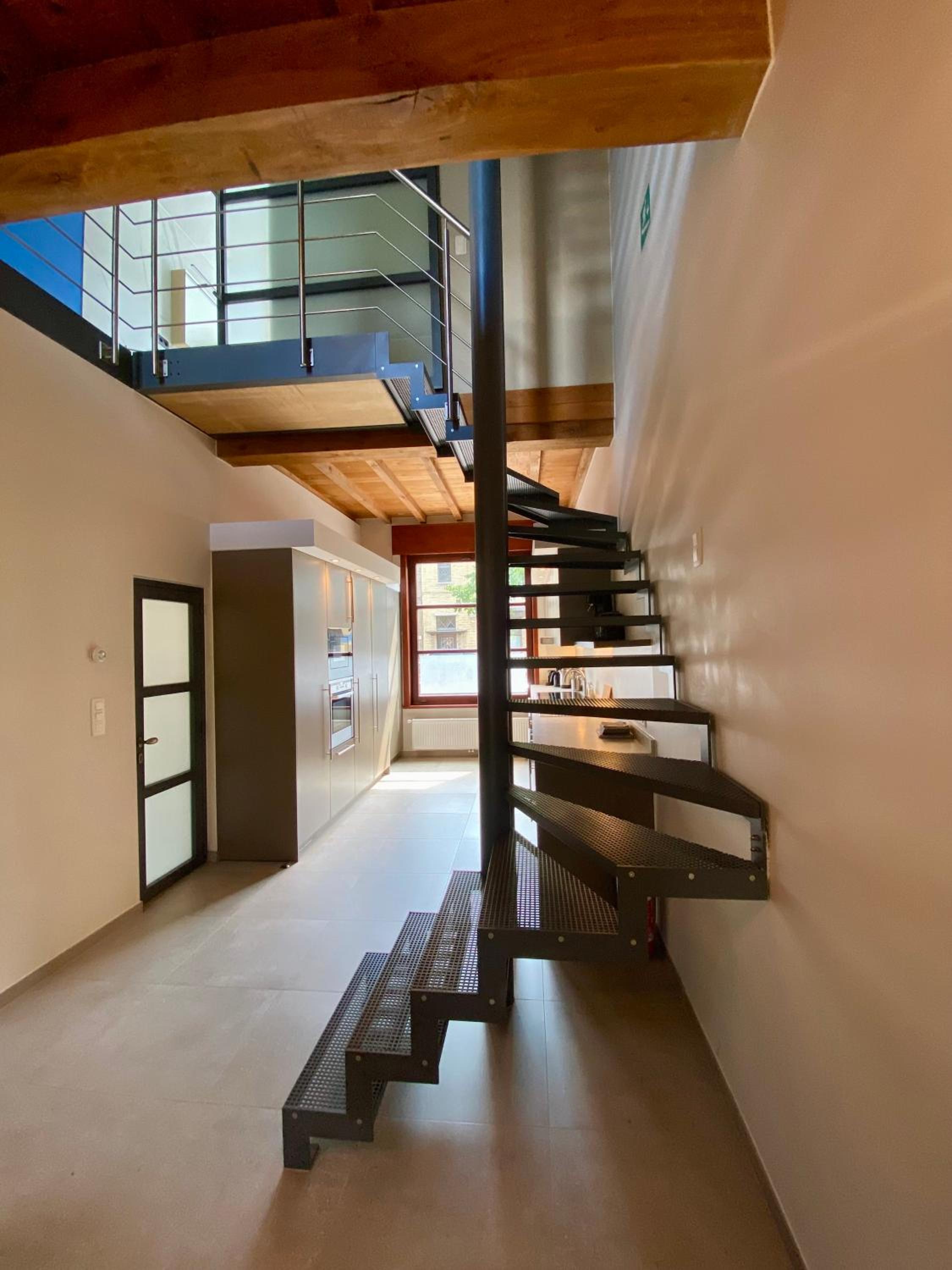 Spacious Design Home with Garden near Centre