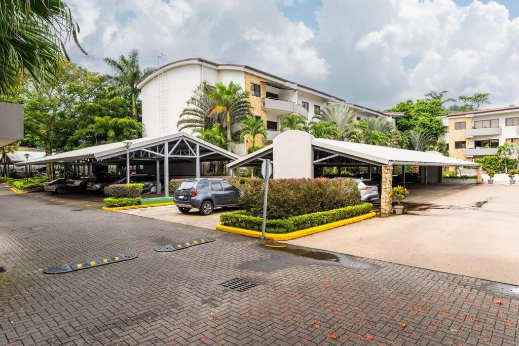 Apt Orquidea in Santa Ana! AC, Wifi, Pool and Gym