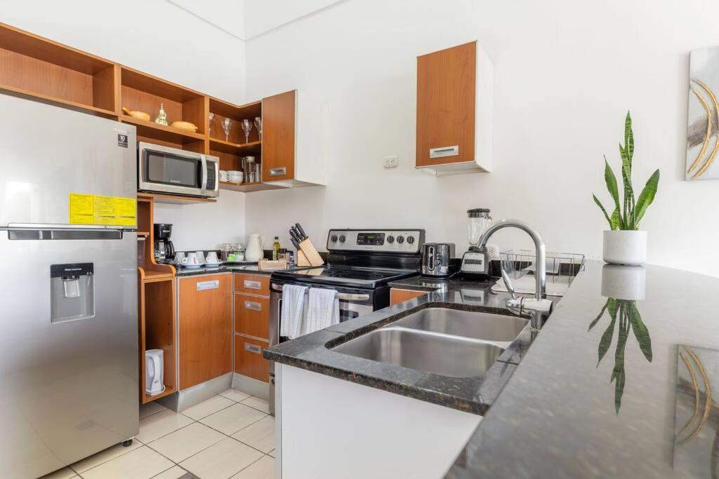 Apt Orquidea in Santa Ana! AC, Wifi, Pool and Gym