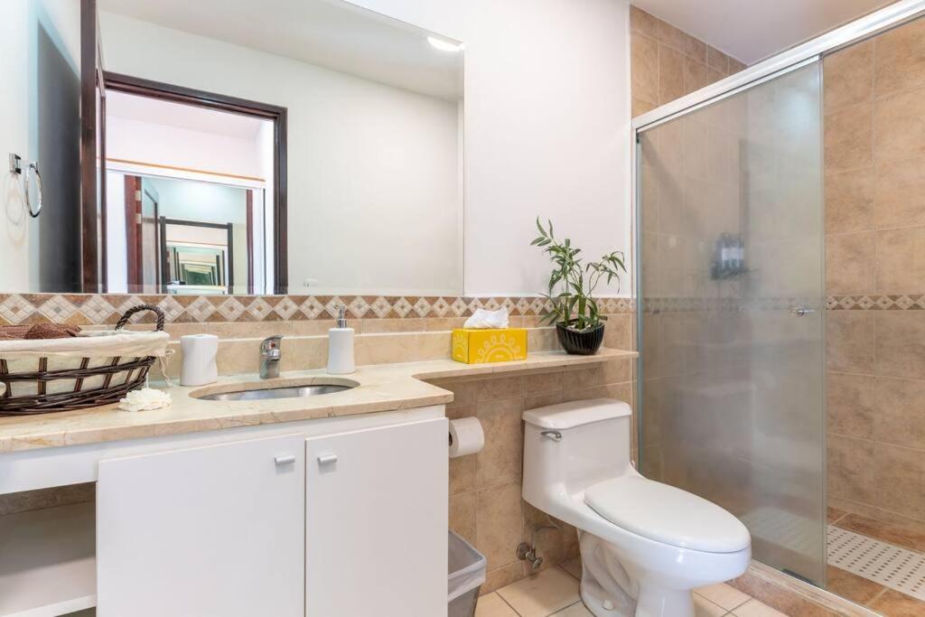 Apt Orquidea in Santa Ana! AC, Wifi, Pool and Gym