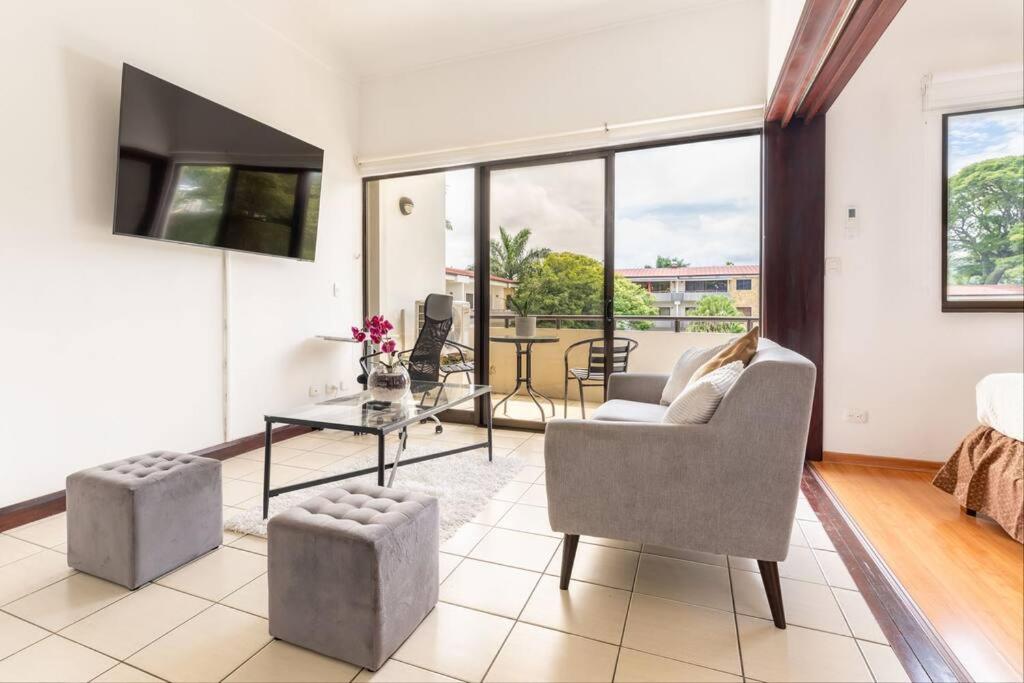 Apt Orquidea in Santa Ana! AC, Wifi, Pool and Gym