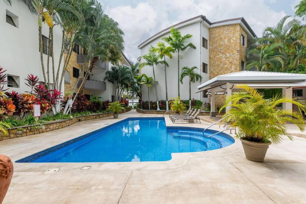 Apt Orquidea in Santa Ana! AC, Wifi, Pool and Gym