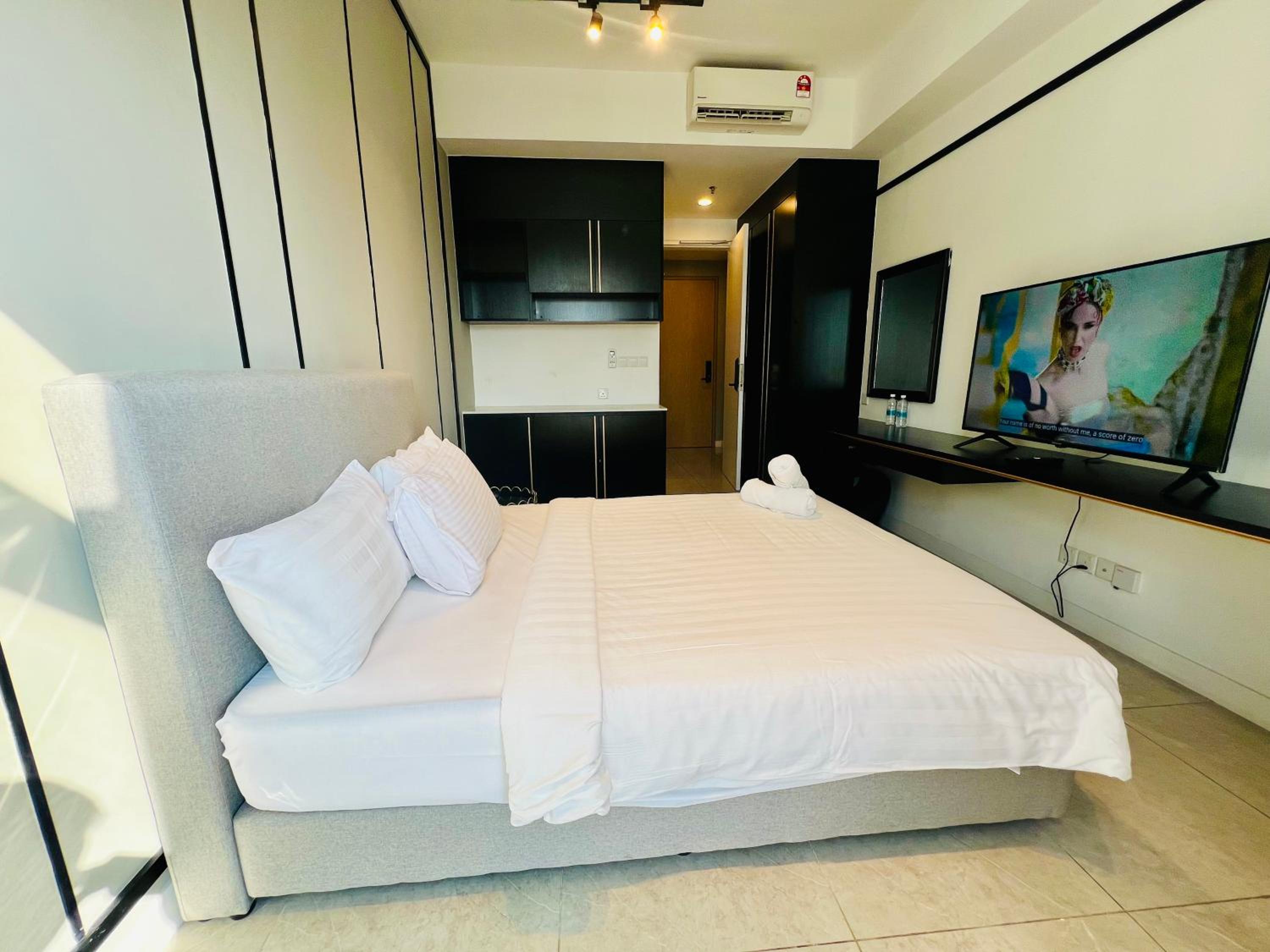 The Axon Suites By Castle
