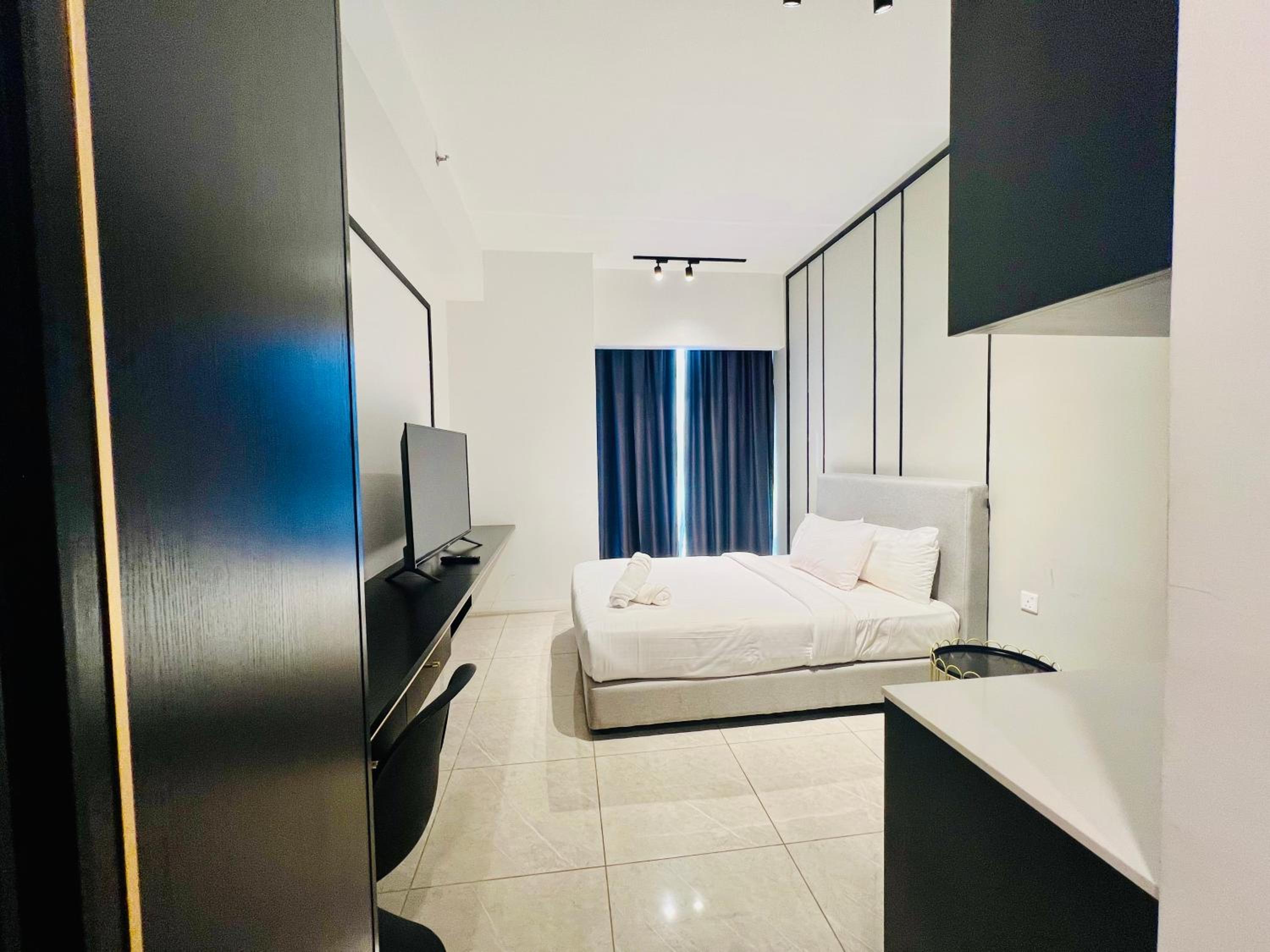 The Axon Suites By Castle