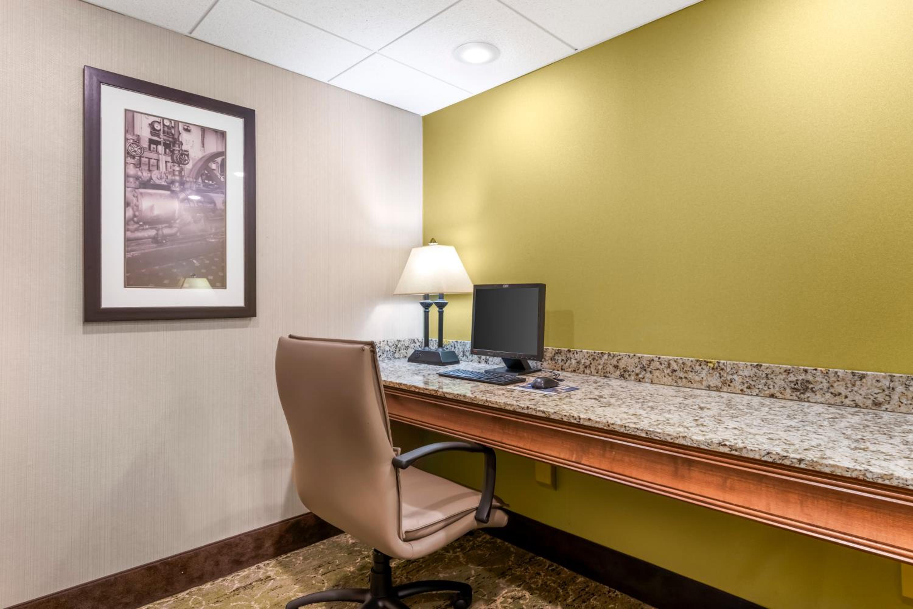 Best Western Plus New Ulm - Property Image 1