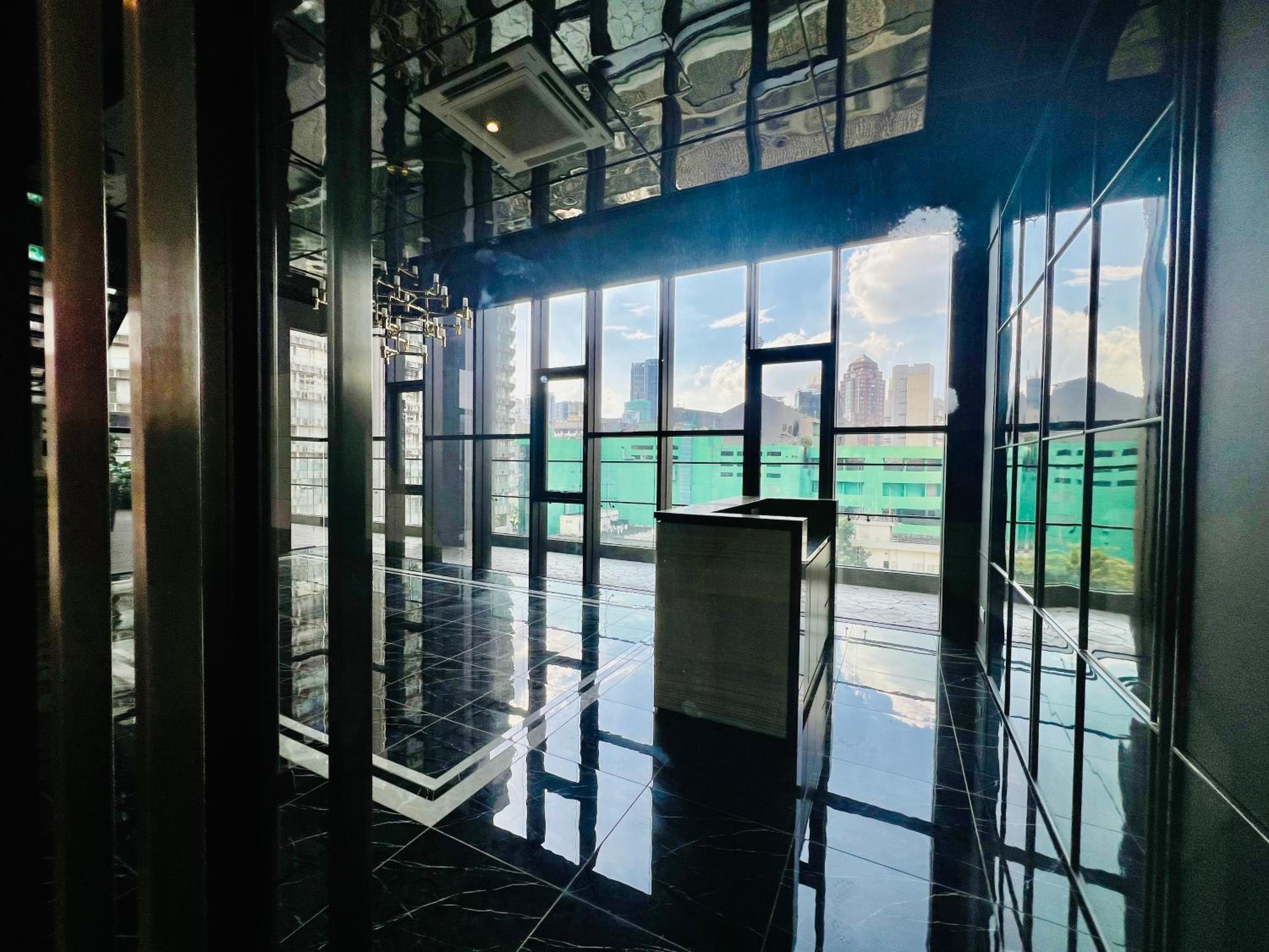 The Axon Suites By Castle