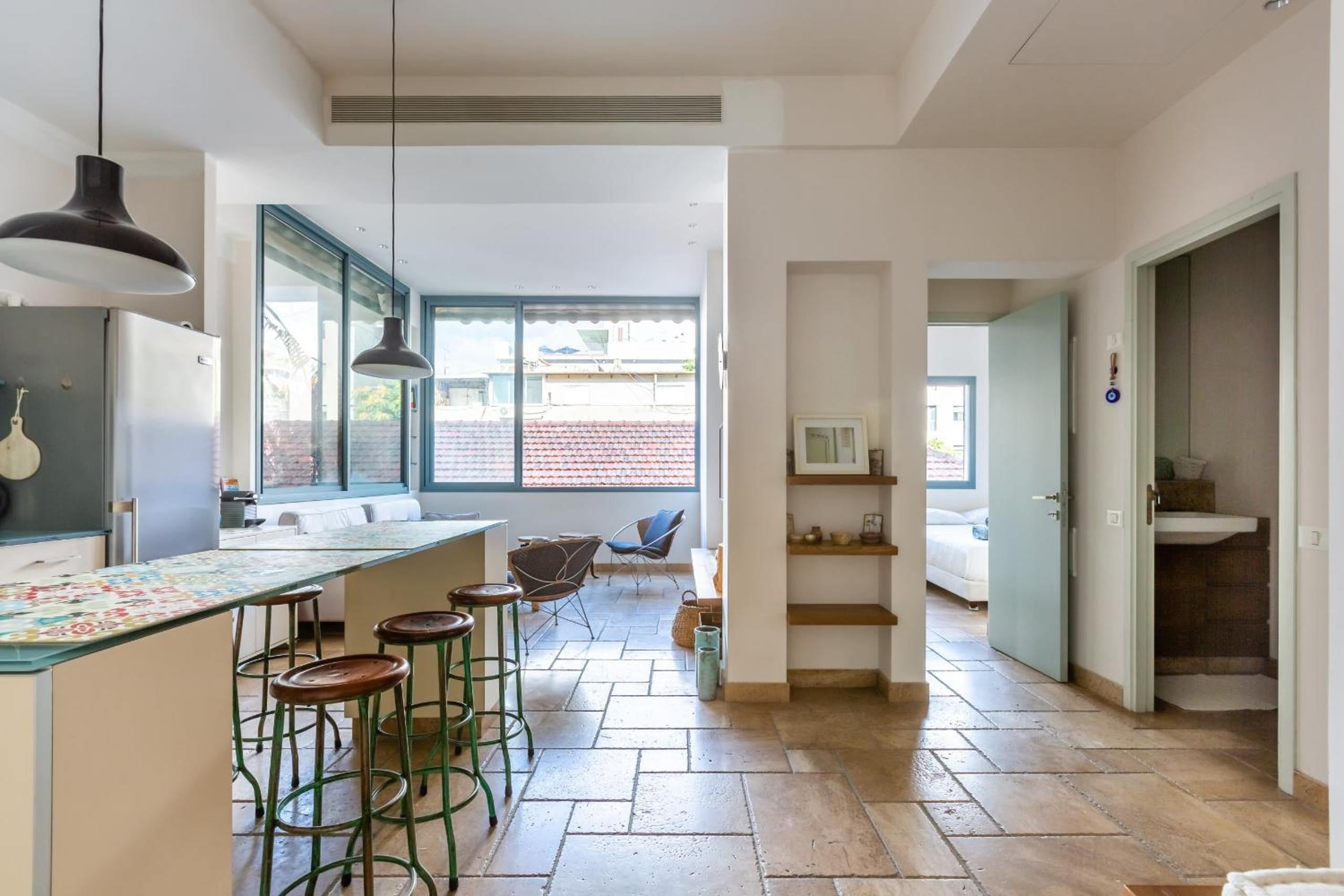 Elegant and Renovated 2BR in TLV Lev Hair by FeelHome view 3